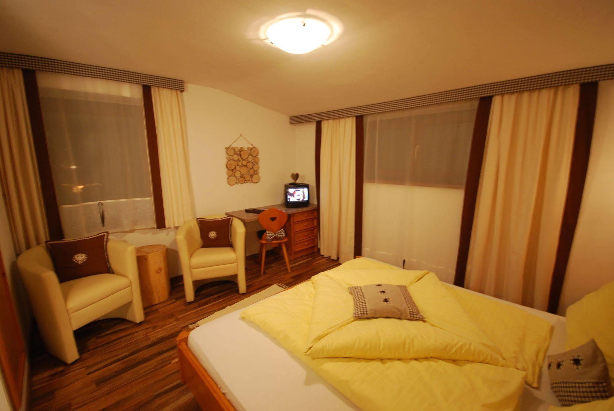 B&B Wienerhof Тринс Экстерьер фото